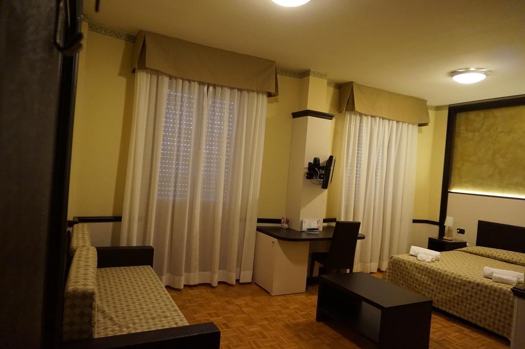 Hotel Astoria Fidenza Camera foto