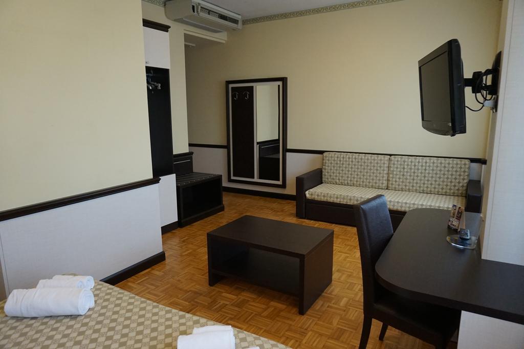 Hotel Astoria Fidenza Camera foto