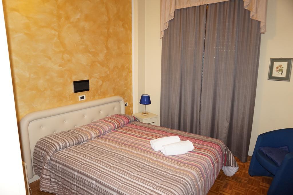 Hotel Astoria Fidenza Camera foto