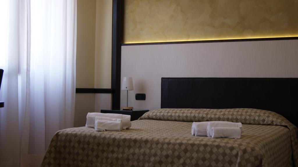 Hotel Astoria Fidenza Camera foto