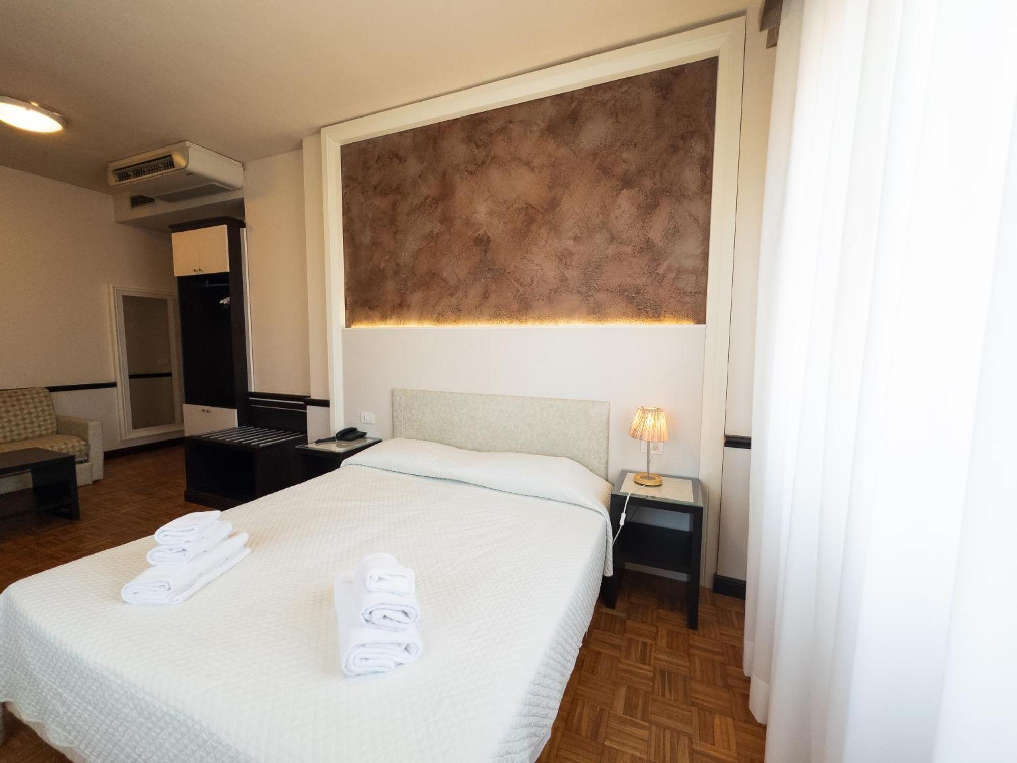 Hotel Astoria Fidenza Esterno foto