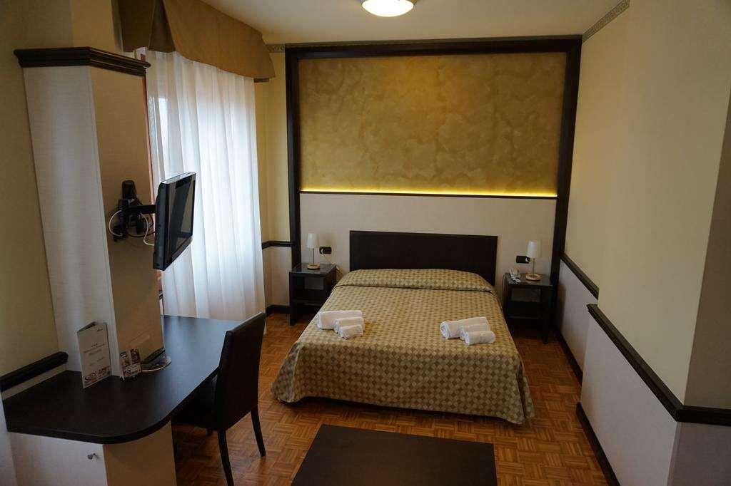 Hotel Astoria Fidenza Camera foto