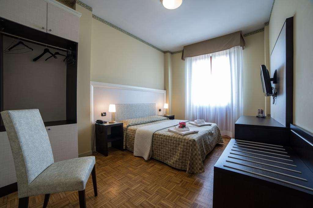 Hotel Astoria Fidenza Camera foto